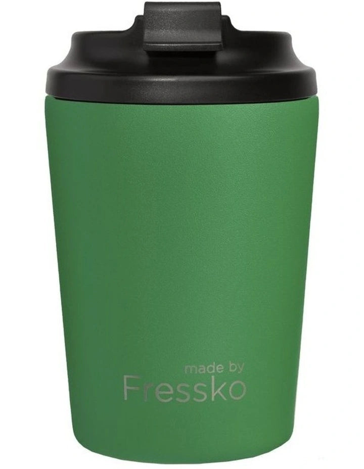 Green thermos cup with black lid on a white background, branded 'made by Fressko'.