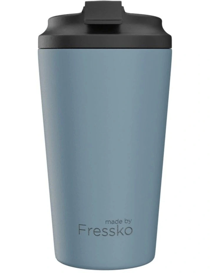 Blue tumbler with black lid on a white background, branded 'made by Fressko'.
