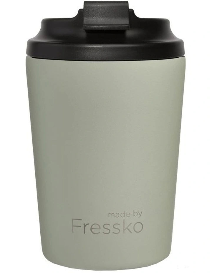 Gray tumbler with black lid on a white background, branded 'made by Fressko'.